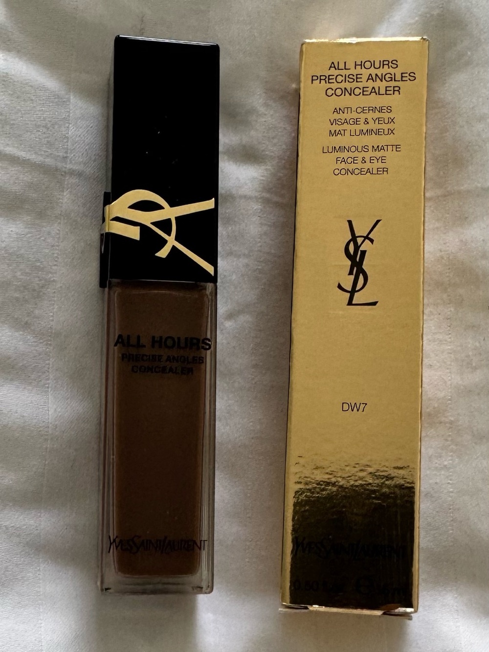 Yves Saint Laurent | ALL HOURS CONCEALER
A MULTI-USE CONCEALER 
Color DW7